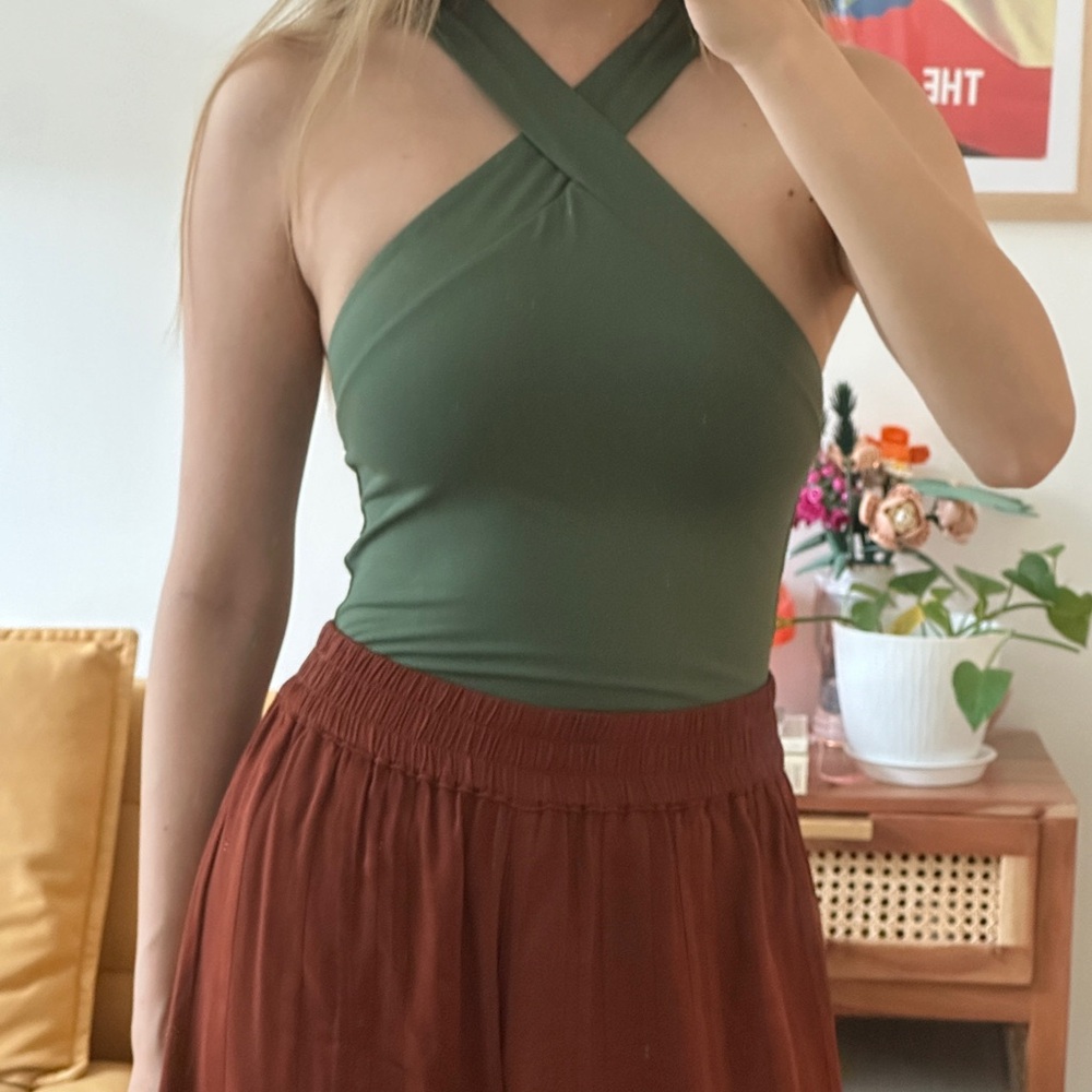 Aritzia Babaton Green Contour Criss Cross Bodysuit